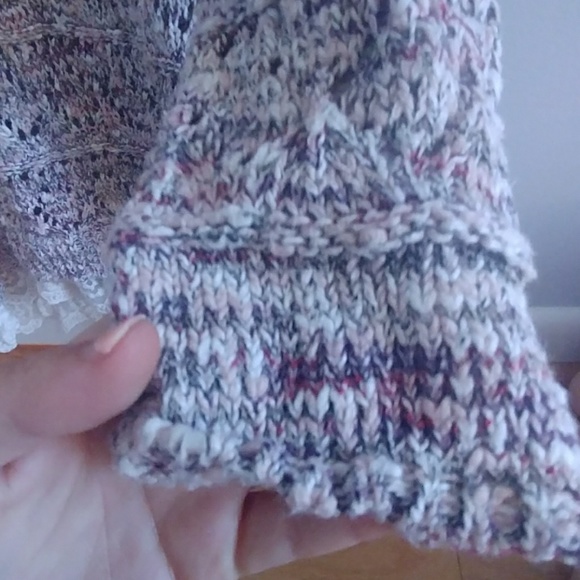 Pink and cream knitted sweater with lace trim - Picture 2 of 3